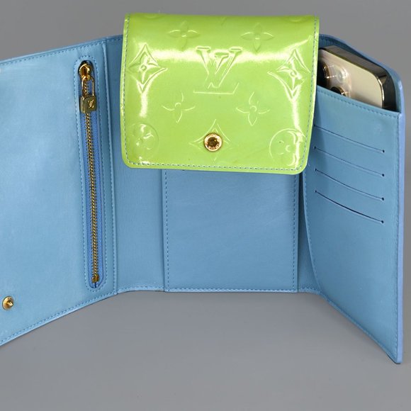 LOUIS VUITTON Monogram Vernis Walker Wallet - Picture 2 of 9